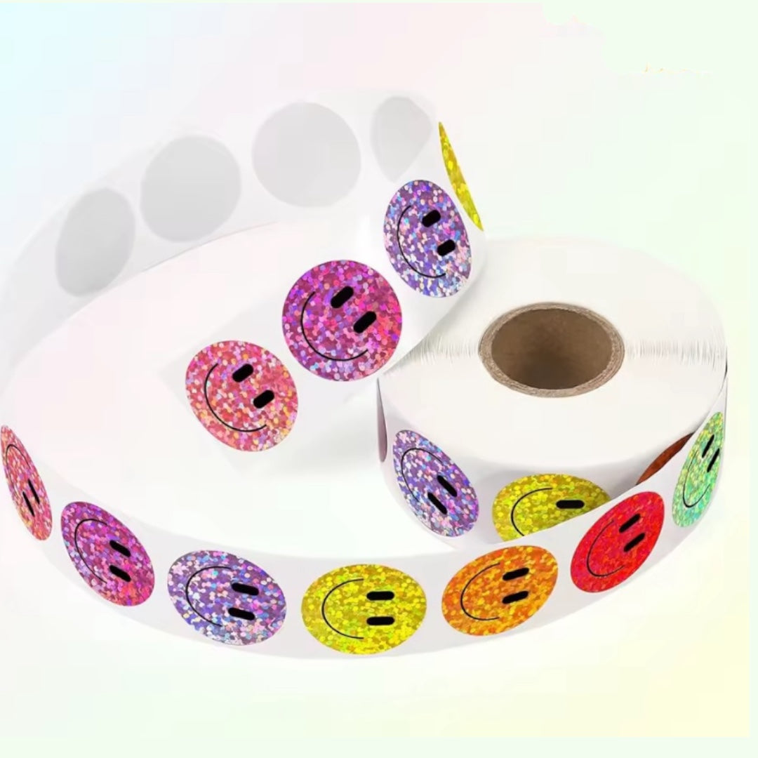100 stickers en rollo Caritas Felices